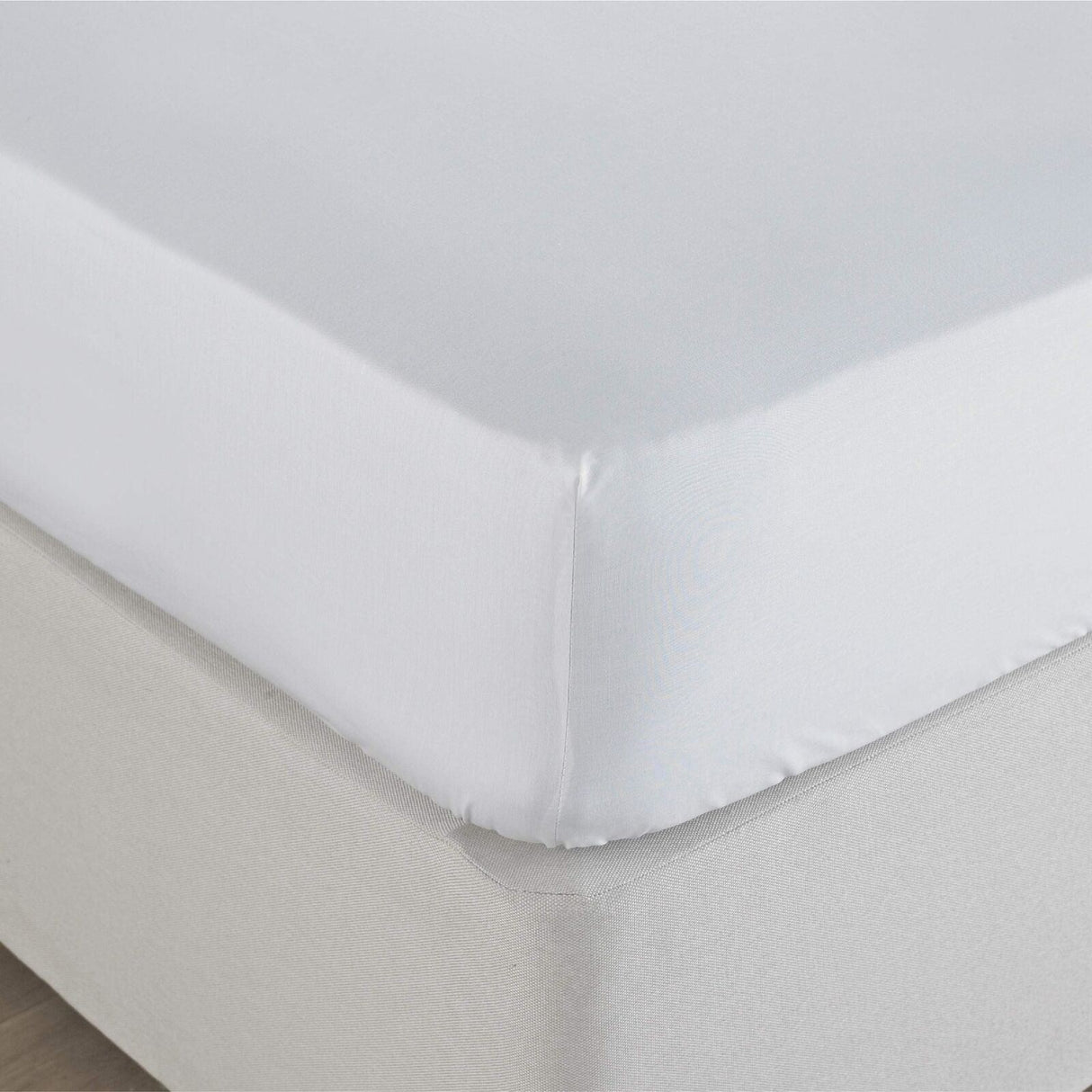 The Linen Yard 250 Thread Count Fitted Sheet - White - Super King