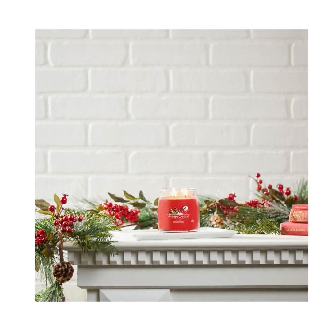 Yankee Candle Signature Christmas Eve Scent Medium Jar Red 368g