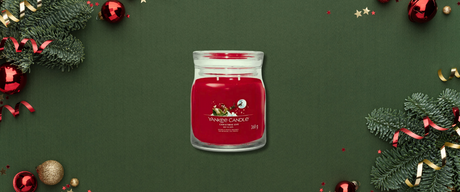 Festive display of the best Christmas Yankee candles on a holiday-themed background