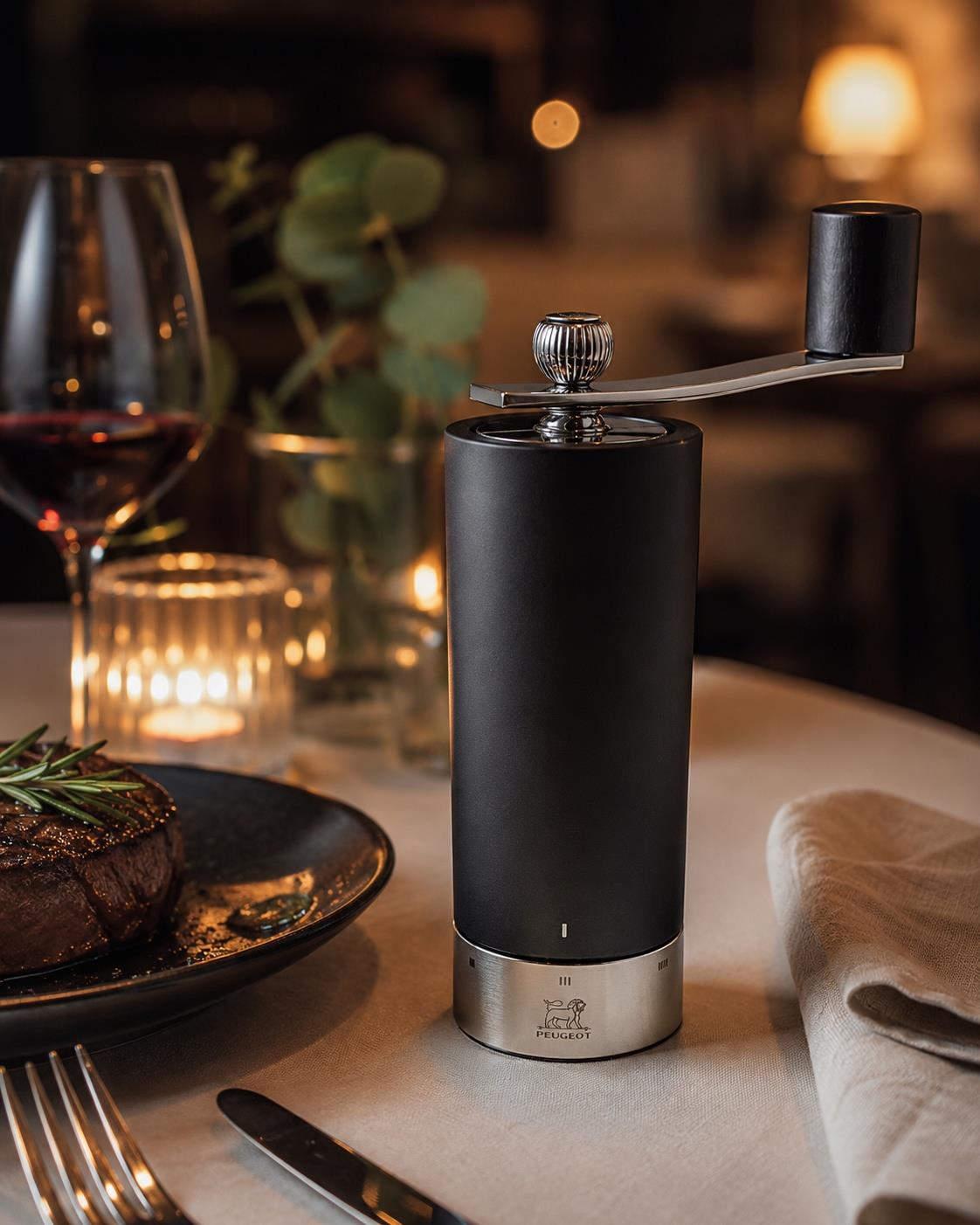 Peugeot Isen Moulin Pepper Mill 18cm Black