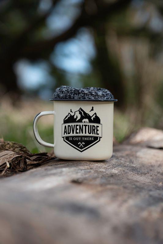 Wayfarer Campfire Enamel Mug and Sock Set UK Size 7-11 Cream